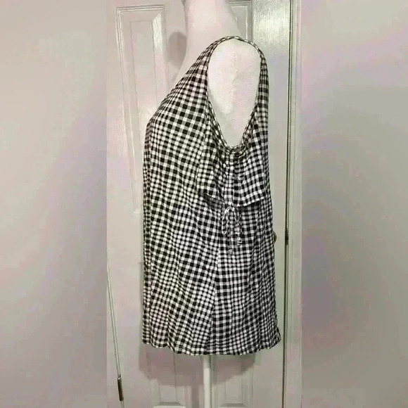 Women’s Large Cold Shoulder black/white checked top perfect for Spring & Summer - Picture 2 of 7